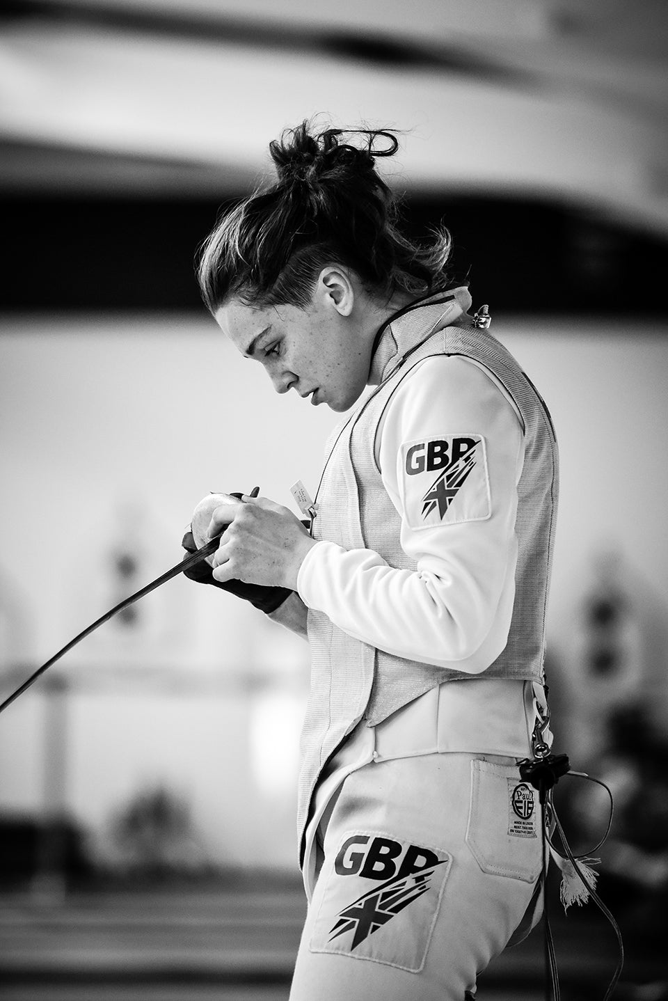 Sophie Peake, GBR foilist, testing her blade